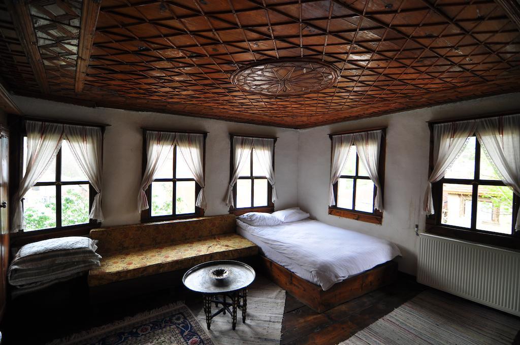 Haci Sakirler Konagi Guest House Mudurnu Room photo