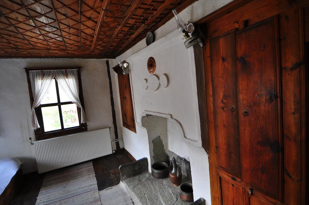 Haci Sakirler Konagi Guest House Mudurnu Room photo